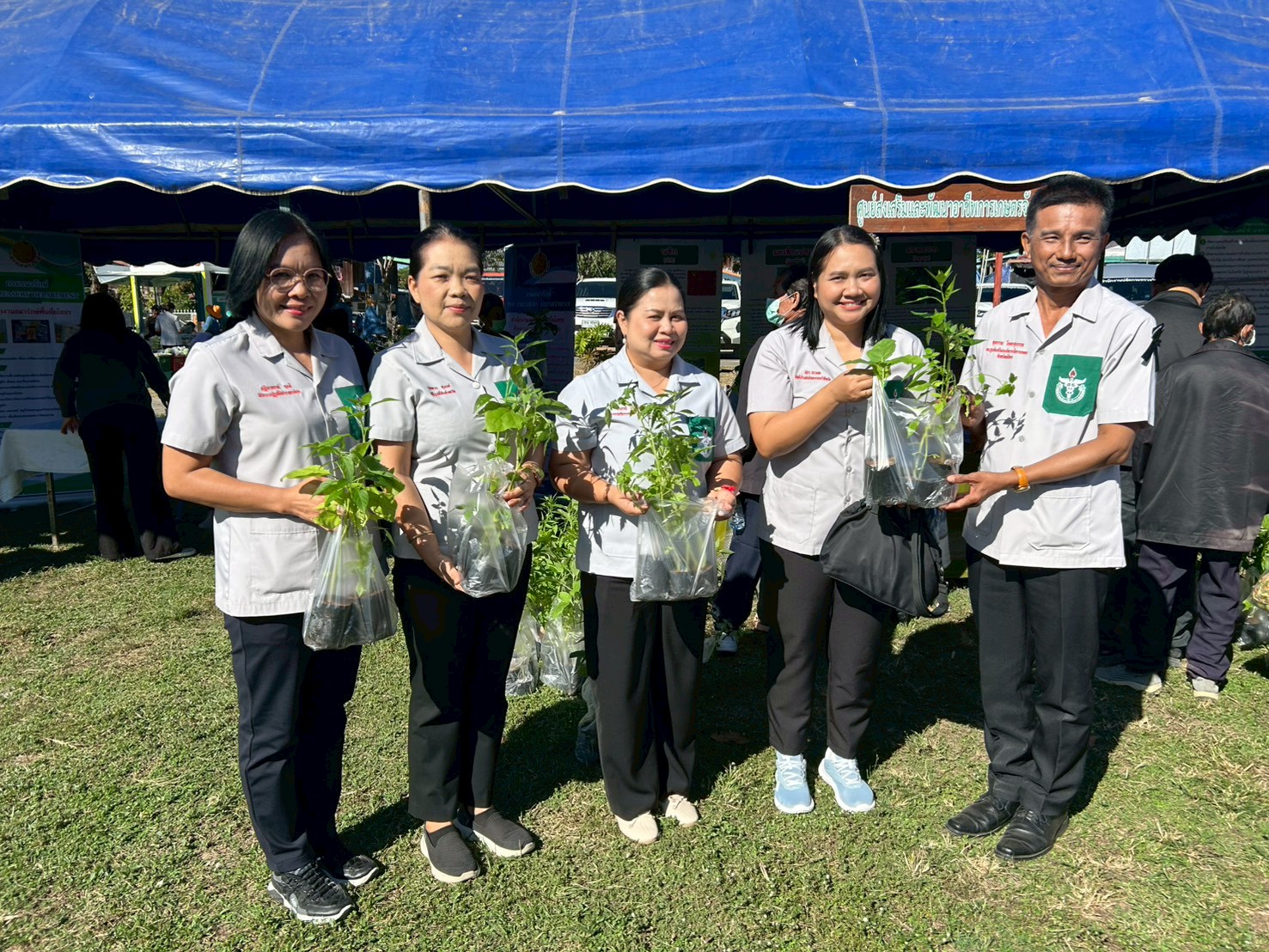 title - ส.ป.ก.ยโสธร ออกหน่วยแพทย์เคลื่อนที่ พอ.สว.  ร่วมกับโครงการจังหวัดเคลื่อนที่ “เพิ่มรอยยิ้ม เติมความสุข ให้คนยโสธร” ณ โรงเรียนบ้านดงเจริญ หมู่ที่ 5 ตำบลดงเจริญ อำเภอคำเขื่อนแก้ว จังหวัดยโสธร